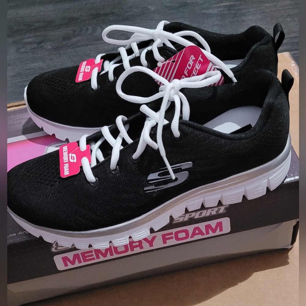 Skechers Graceful Get Connected shoes, size 8